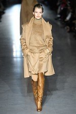 マックスマーラ 2019-20年秋冬コレクション、マスキュリンなピースでグラマーを表現｜写真10