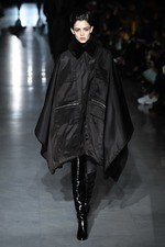 マックスマーラ 2019-20年秋冬コレクション、マスキュリンなピースでグラマーを表現｜写真40