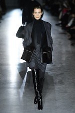 マックスマーラ 2019-20年秋冬コレクション、マスキュリンなピースでグラマーを表現｜写真43