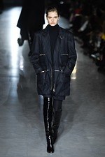 マックスマーラ 2019-20年秋冬コレクション、マスキュリンなピースでグラマーを表現｜写真48