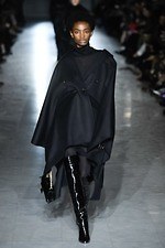 マックスマーラ 2019-20年秋冬コレクション、マスキュリンなピースでグラマーを表現｜写真49