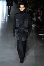 マックスマーラ 2019-20年秋冬コレクション、マスキュリンなピースでグラマーを表現｜写真58