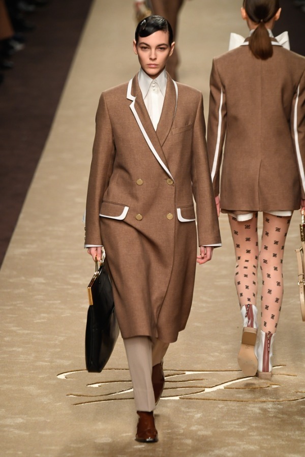 フェンディ(FENDI) 2019-20年秋冬ウィメンズコレクション  - 写真3