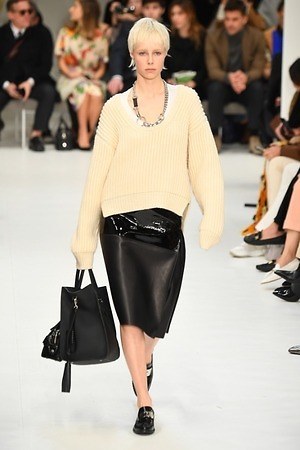トッズ 2019-20年秋冬コレクション - パワーショルダーのアウターを味方に｜写真5