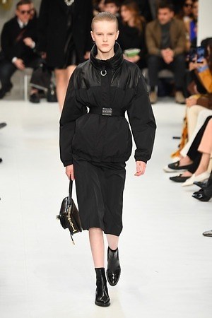 トッズ 2019-20年秋冬コレクション - パワーショルダーのアウターを味方に｜写真7