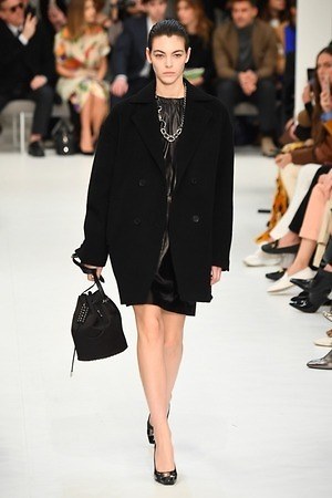 トッズ 2019-20年秋冬コレクション - パワーショルダーのアウターを味方に｜写真9