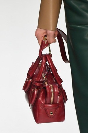 トッズ 2019-20年秋冬コレクション - パワーショルダーのアウターを味方に｜写真21