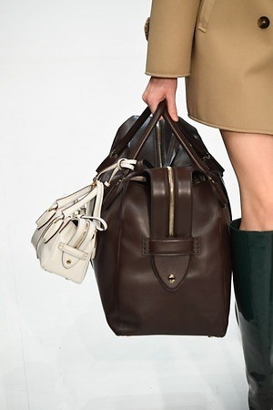 トッズ 2019-20年秋冬コレクション - パワーショルダーのアウターを味方に｜写真24