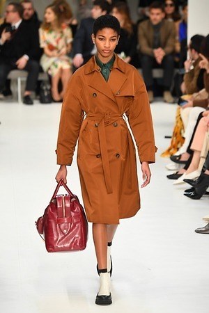 トッズ 2019-20年秋冬コレクション - パワーショルダーのアウターを味方に｜写真38