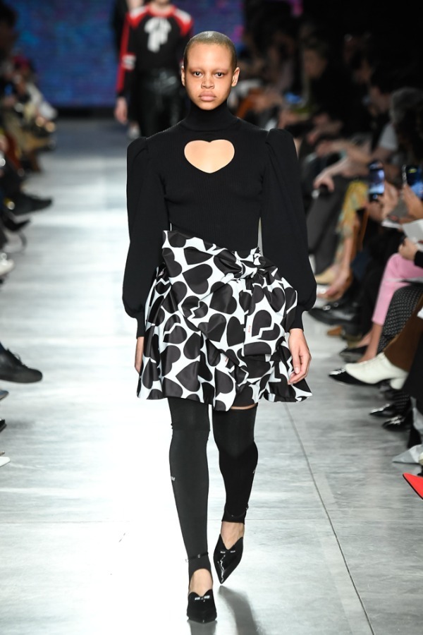 MSGM 2019-20年秋冬ウィメンズコレクション - ポップなハートに心躍ら 