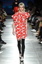 MSGM 2019-20年秋冬ウィメンズコレクション - ポップなハートに心躍らせて｜写真1