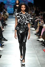 MSGM 2019-20年秋冬ウィメンズコレクション - ポップなハートに心躍らせて｜写真3