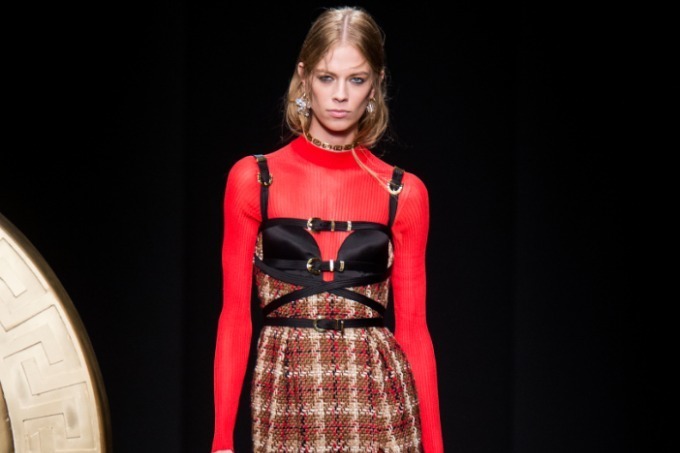 ヴェルサーチェ 2019年秋冬ウィメンズコレクション - ラグジュアリーとグランジの融合