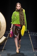 ヴェルサーチェ 2019年秋冬ウィメンズコレクション - ラグジュアリーとグランジの融合｜写真9