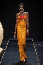 ヴェルサーチェ 2019年秋冬ウィメンズコレクション - ラグジュアリーとグランジの融合｜写真32