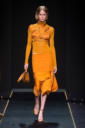 ヴェルサーチェ 2019年秋冬ウィメンズコレクション - ラグジュアリーとグランジの融合｜写真3