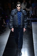 ジョルジオ アルマーニ 2019年秋冬メンズコレクション - ブルーに学ぶダンディズム｜写真13