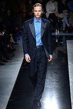 ジョルジオ アルマーニ 2019年秋冬メンズコレクション - ブルーに学ぶダンディズム｜写真16