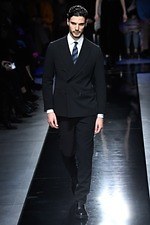 ジョルジオ アルマーニ 2019年秋冬メンズコレクション - ブルーに学ぶダンディズム｜写真44