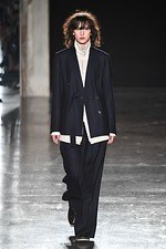 ウジョー 2019-20年秋冬コレクション - 布の動きに身を委ねて｜写真2