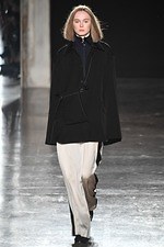 ウジョー 2019-20年秋冬コレクション - 布の動きに身を委ねて｜写真4