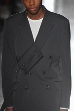 ウジョー 2019-20年秋冬コレクション - 布の動きに身を委ねて｜写真6