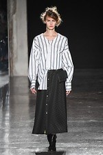 ウジョー 2019-20年秋冬コレクション - 布の動きに身を委ねて｜写真12