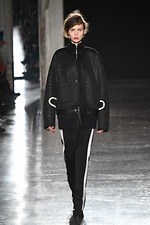 ウジョー 2019-20年秋冬コレクション - 布の動きに身を委ねて｜写真14