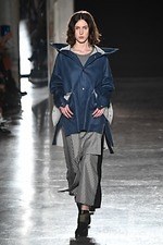 ウジョー 2019-20年秋冬コレクション - 布の動きに身を委ねて｜写真15