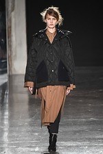 ウジョー 2019-20年秋冬コレクション - 布の動きに身を委ねて｜写真36