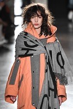 ウジョー 2019-20年秋冬コレクション - 布の動きに身を委ねて｜写真41