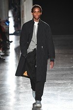 ウジョー 2019-20年秋冬コレクション - 布の動きに身を委ねて｜写真47