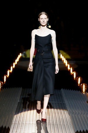 プラダ 2019年秋冬ウィメンズコレクション - フランケンシュタインと花嫁のロマンス｜写真4