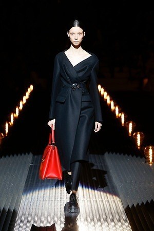 プラダ 2019年秋冬ウィメンズコレクション - フランケンシュタインと花嫁のロマンス｜写真5