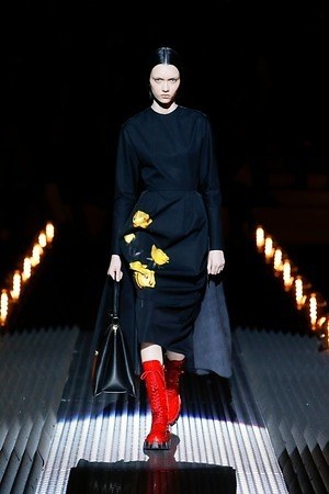 プラダ 2019年秋冬ウィメンズコレクション - フランケンシュタインと花嫁のロマンス｜写真7