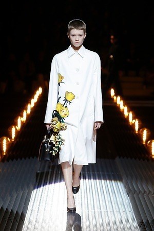 プラダ 2019年秋冬ウィメンズコレクション - フランケンシュタインと花嫁のロマンス｜写真8