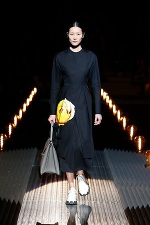 プラダ 2019年秋冬ウィメンズコレクション - フランケンシュタインと花嫁のロマンス｜写真10
