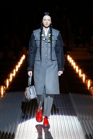 プラダ 2019年秋冬ウィメンズコレクション - フランケンシュタインと花嫁のロマンス｜写真12
