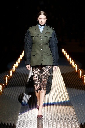プラダ 2019年秋冬ウィメンズコレクション - フランケンシュタインと花嫁のロマンス｜写真14