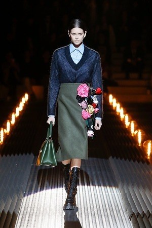 プラダ 2019年秋冬ウィメンズコレクション - フランケンシュタインと花嫁のロマンス｜写真16