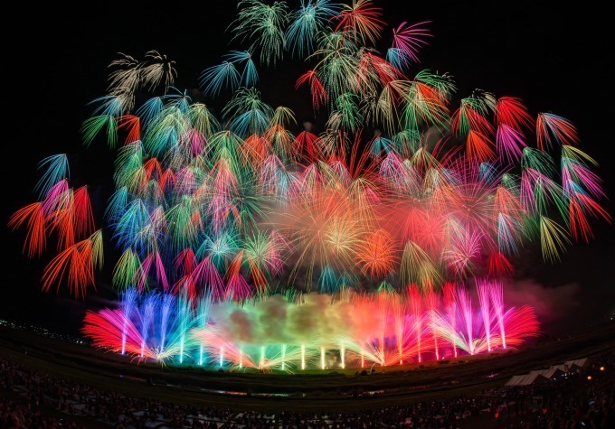 ハウステンボス「春の九州一花火大会」九州最大規模の花火大会、5分間で約4千発連続打ち上げ花火も | 写真