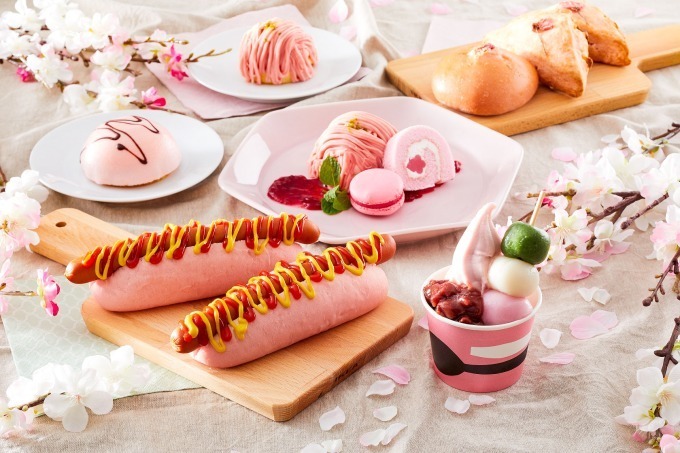 ＜イケア＞ピンクのホットドッグ＆三色団子付き“桜サンデー”など
