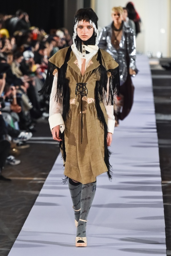 アンドレアス・クロンターラー フォー ヴィヴィアン・ウエストウッド(Andreas Kronthaler for Vivienne Westwood) 2019-20年秋冬ウィメンズ&メンズコレクション シルエット - 写真17