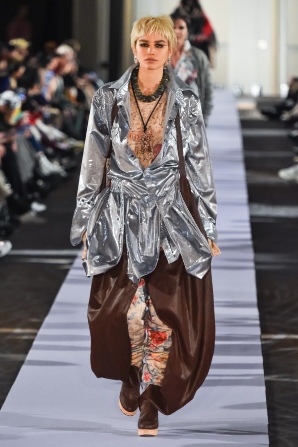 アンドレアス・クロンターラー フォー ヴィヴィアン・ウエストウッド(Andreas Kronthaler for Vivienne Westwood) 2019-20年秋冬ウィメンズ&メンズコレクション シルエット - 写真18