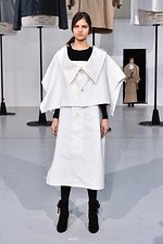 アンリアレイジ 2019-20年秋冬コレクション - 画面上と「全く