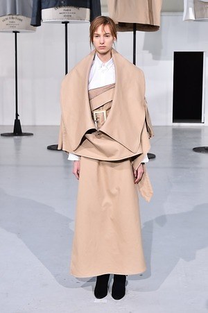 アンリアレイジ 2019-20年秋冬コレクション - 画面上と「全く異なる