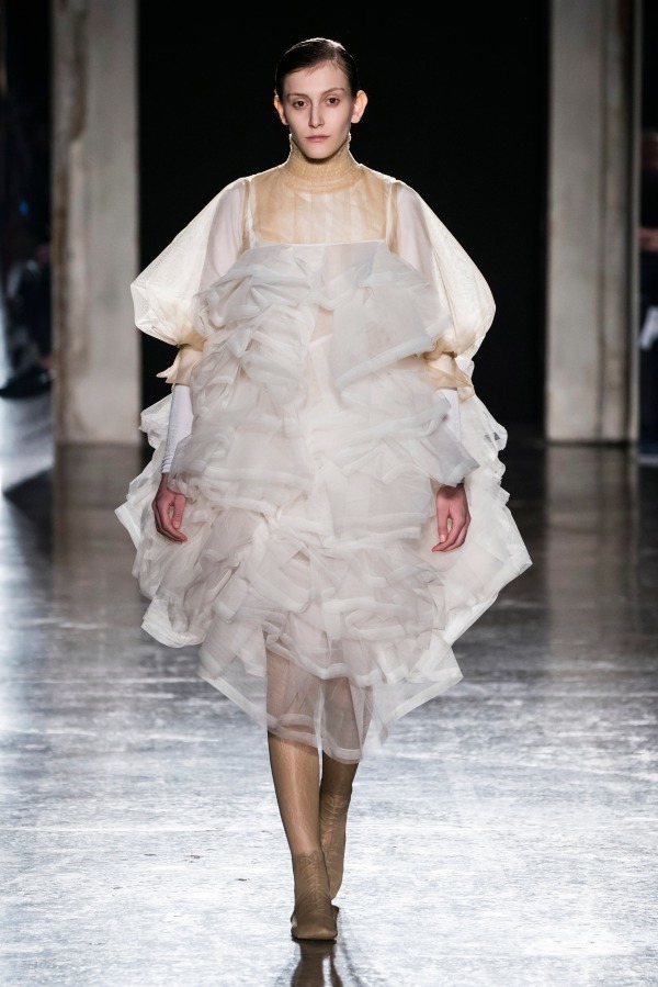 チカ キサダ 19年秋冬コレクション アンナ パヴロワのバレエにオマージュを捧ぐ ファッションプレス