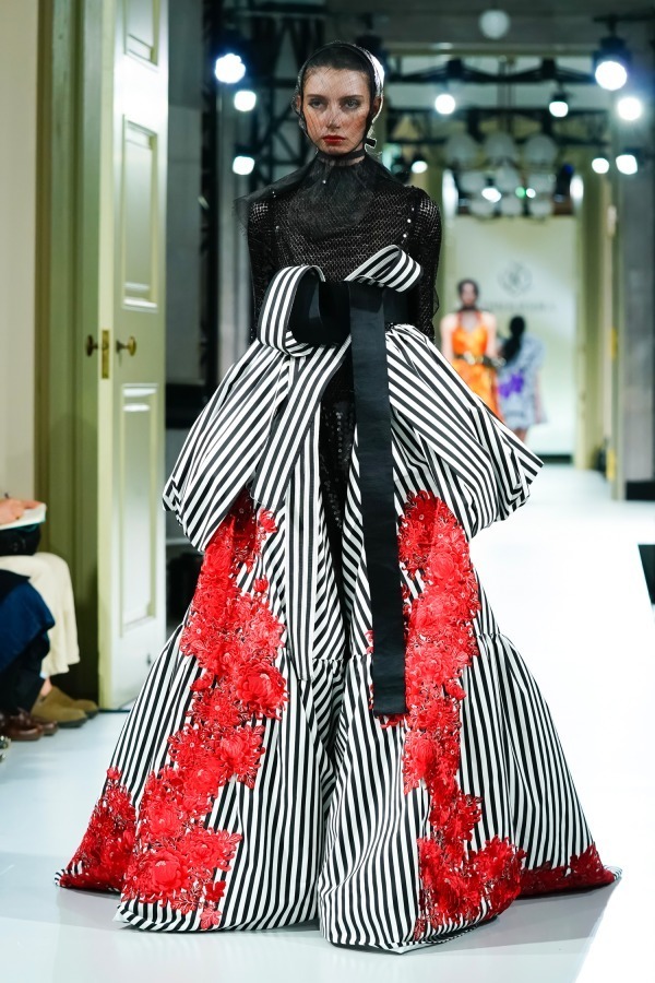 ユミカツラ 2019年ウエディングコレクション - 吉田沙保里がドレス姿で登場、新作80点を披露｜写真5