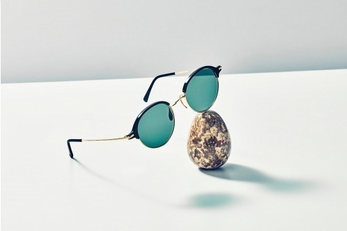 アヤメの新作アイウェア - 優しく凛とした表情へ導くクラウンパント型フレームなど