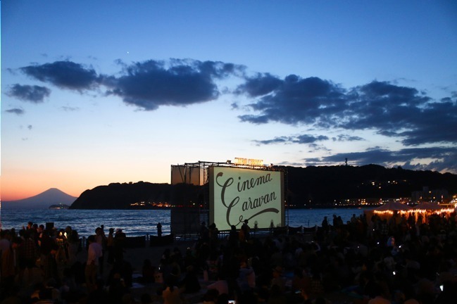 「第10回逗子海岸映画祭」海岸で野外上映会 - 『ネバーエンディング・ストーリー』など名作映画 | 写真